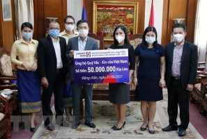 Người Việt tại Lào ủng hộ Quỹ vaccine phòng Covid-19 ở quê hương